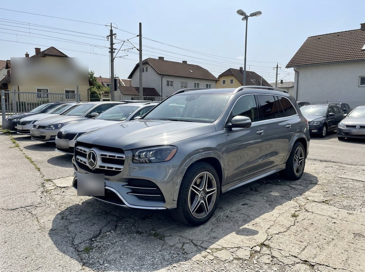Mercedes GLS, Straßenrand in praller Sonne